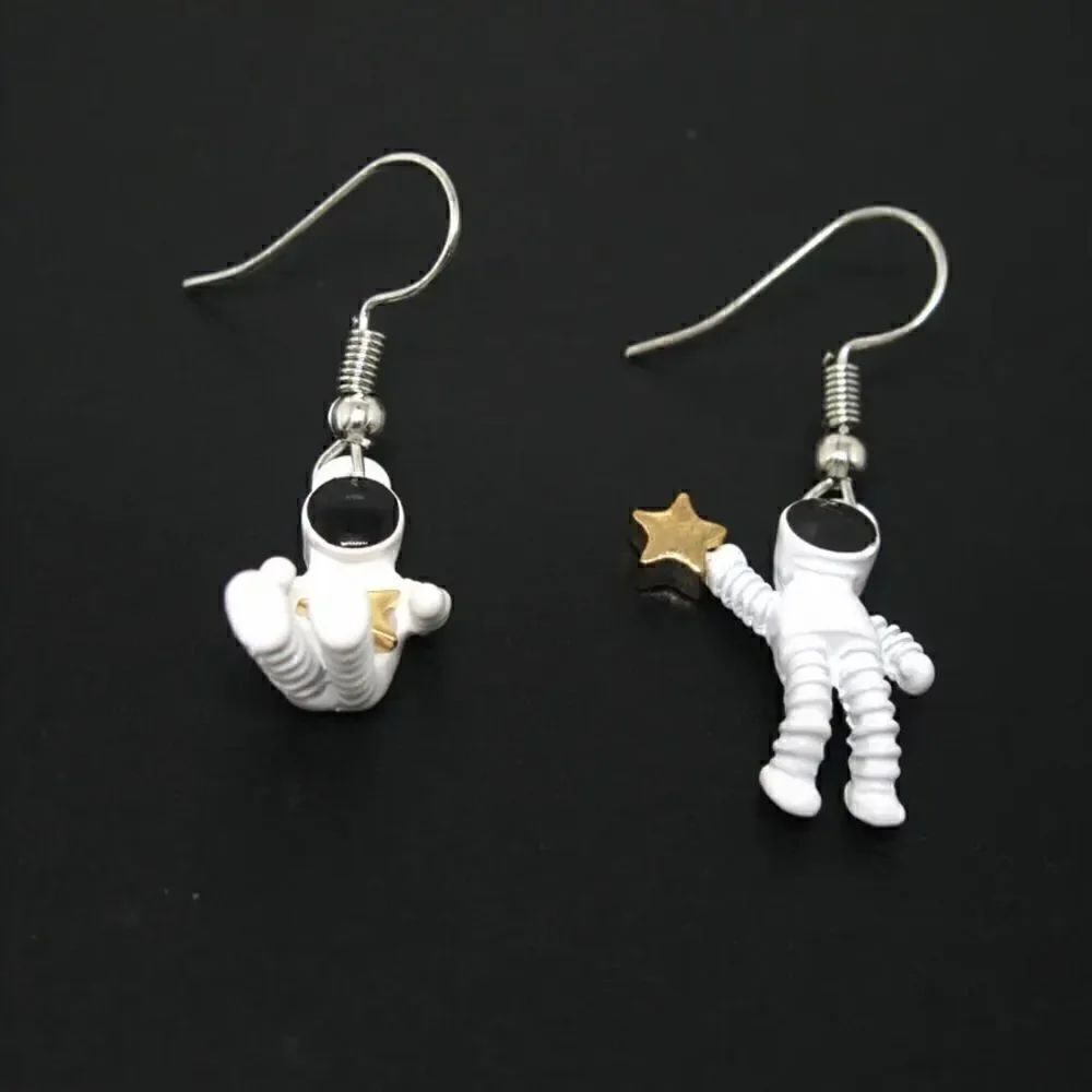Adorable Astronaut/Spacemen Earrings   - Picture 2 of 5